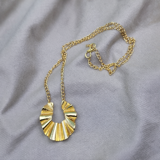 Gold Textured Pendant Necklace Set Modern Minimal Elegant Jewelry