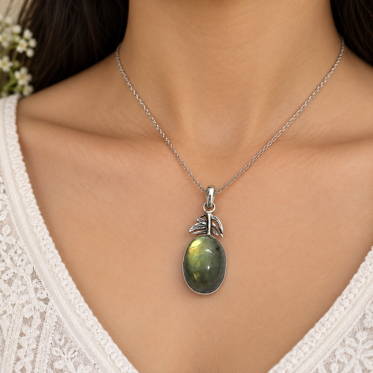 Labradorite Oval Leaf Pendant Boho Silver Tone Jewelry PEN247-SLV-NLBD01