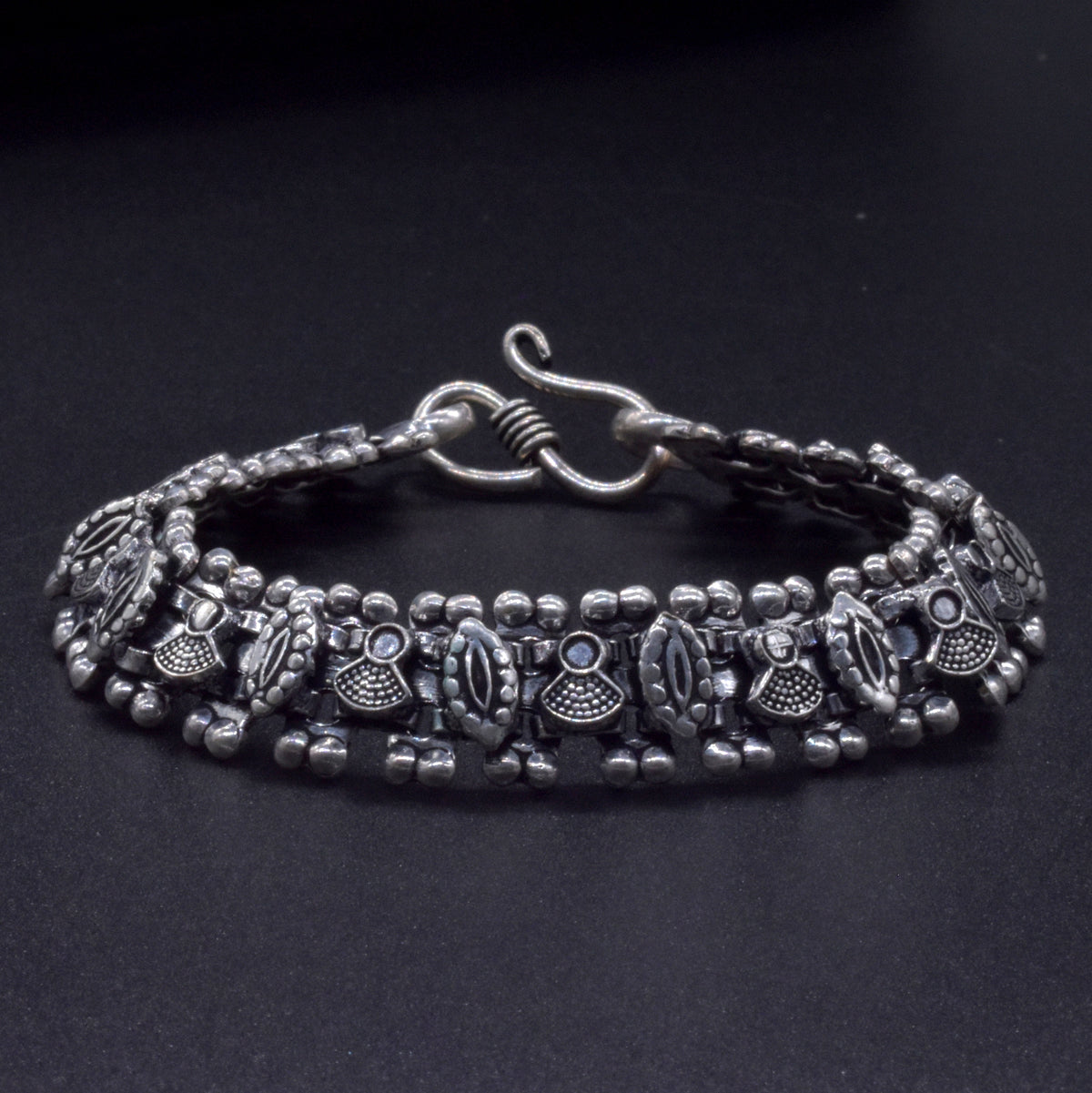 Silver Plated Chain Bracelet 7.5 inch Women Fashion Jewelry Oxidized BRC-4135