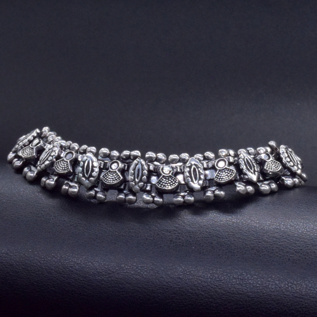 Silver Plated Chain Bracelet 7.5 inch Women Fashion Jewelry Oxidized BRC-4135
