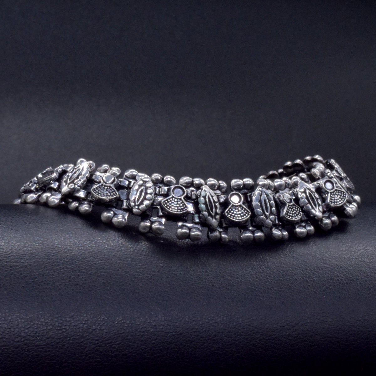 Silver Plated Chain Bracelet 7.5 inch Women Fashion Jewelry Oxidized BRC-4135