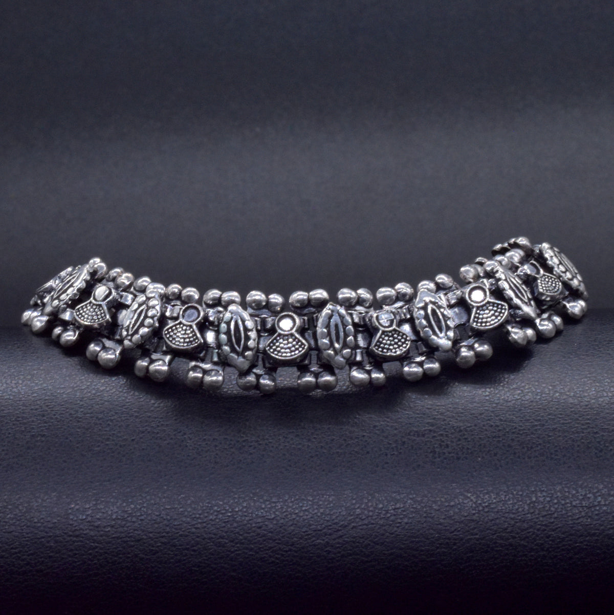 Silver Plated Chain Bracelet 7.5 inch Women Fashion Jewelry Oxidized BRC-4135