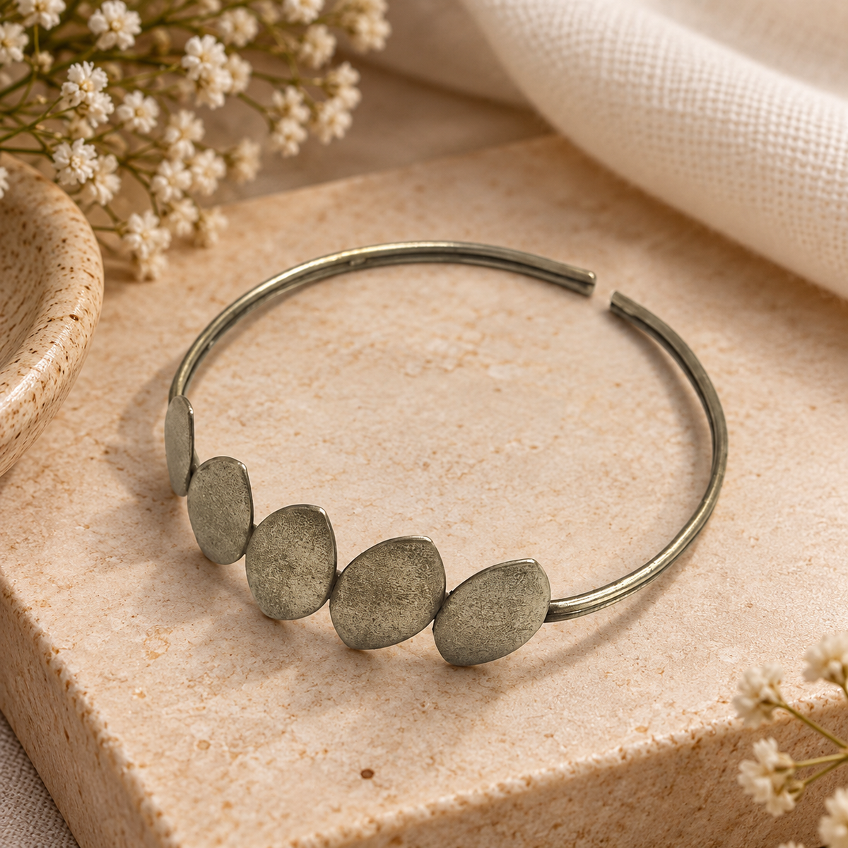 Leaf Design Antique Silver Bangle Christmas Day Fashion Jewelry Gift BRC-4906
