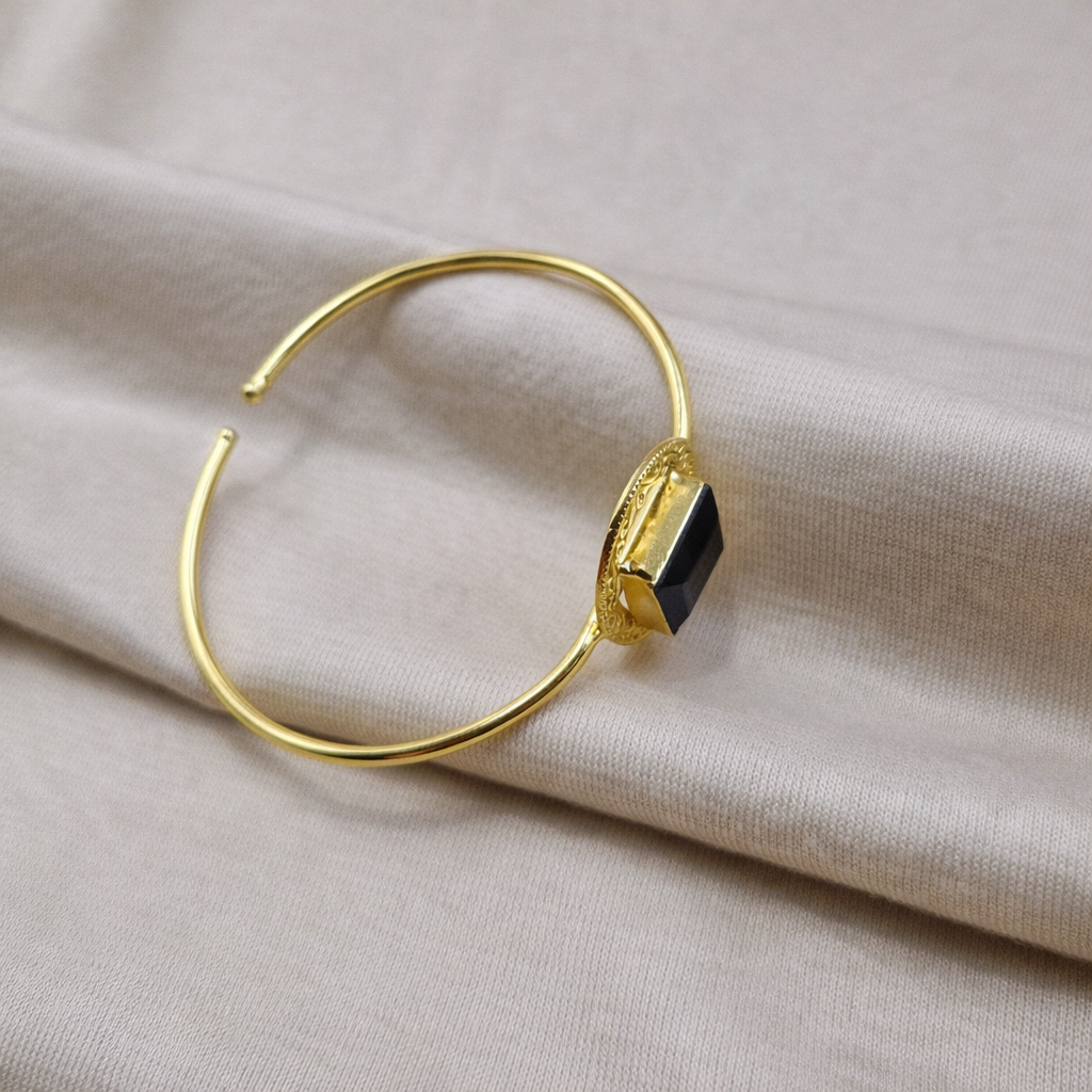 Elegant Gold Open Cuff Bracelet with Vintage Center Design BSW01-GLD