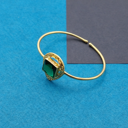 Elegant Gold Open Cuff Bracelet with Vintage Center Design BSW01-GLD