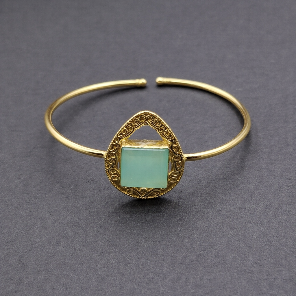 Elegant Gold Open Cuff Bracelet with Vintage Center Design BSW01-GLD
