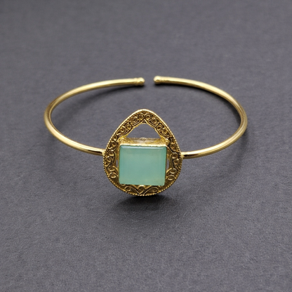 Elegant Gold Open Cuff Bracelet with Vintage Center Design BSW01-GLD