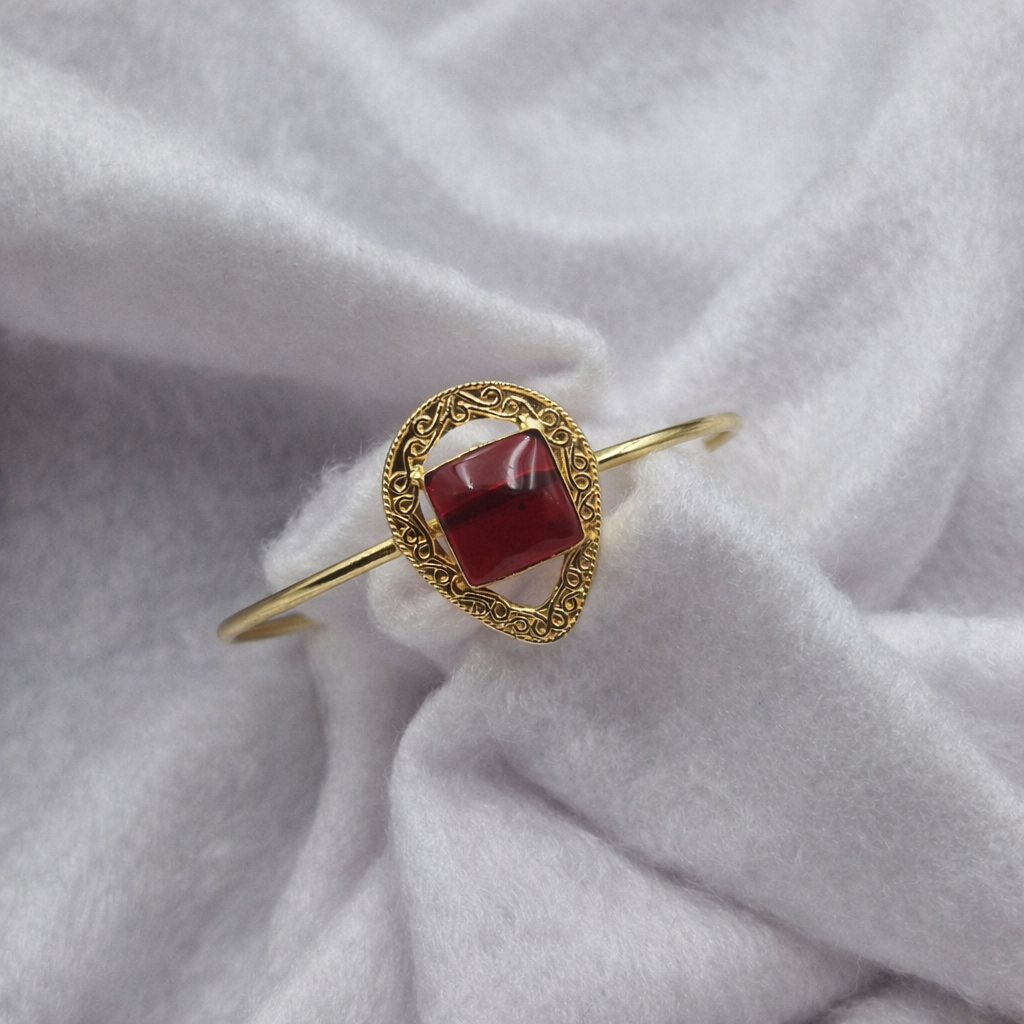 Elegant Gold Open Cuff Bracelet with Vintage Center Design BSW01-GLD