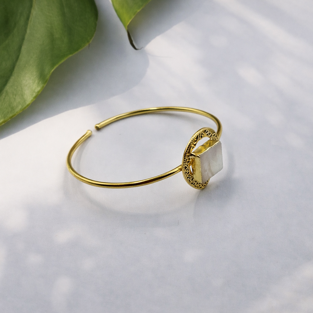 Elegant Gold Open Cuff Bracelet with Vintage Center Design BSW01-GLD