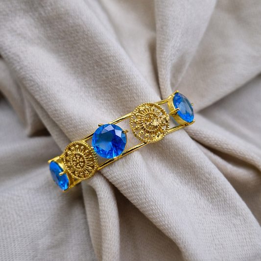 Elegant Gold Bracelet with Vintage Filigree Design CUF06-GLD