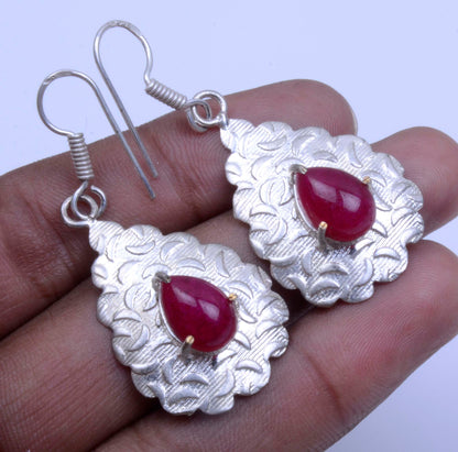 Schmuck mit Geburtsstein Juli: Wunderschöner handgefertigter Ohrring mit im Labor hergestelltem Rubin (2 EAR-127)