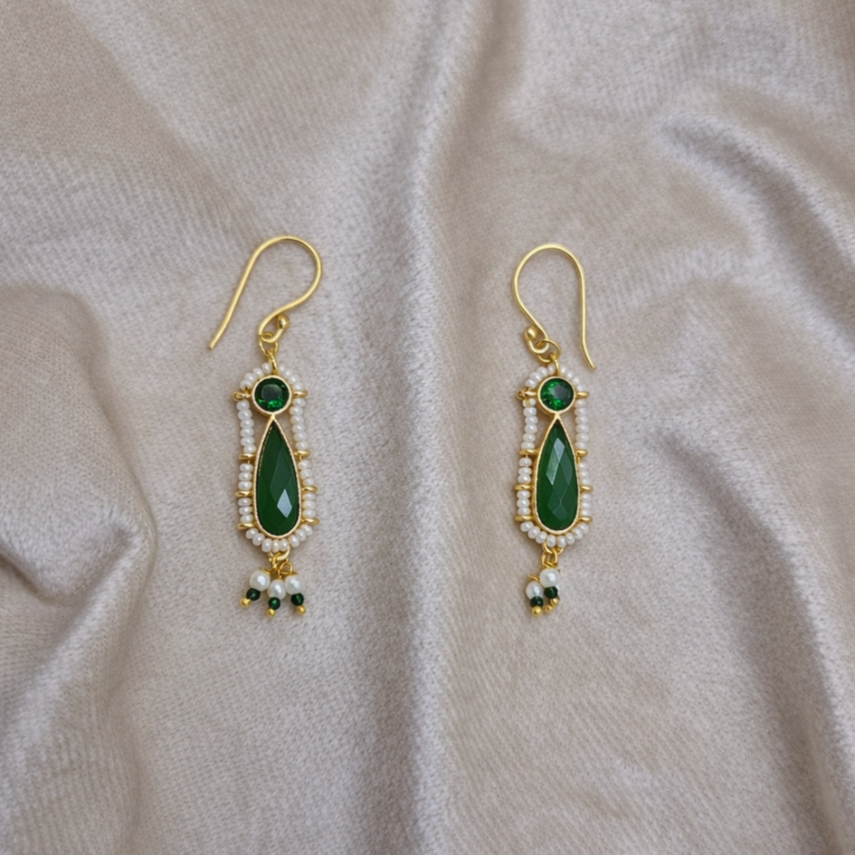 Faceted Gemstone Dangle Earrings WithWhite Seed Bead Surrounding EAR06-GLD