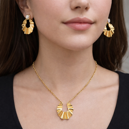 Gold Textured Pendant Necklace Set Modern Minimal Elegant Jewelry