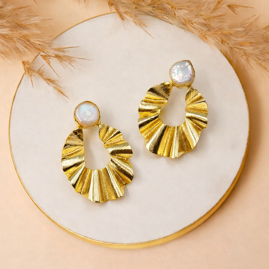 Gold Textured Pendant Necklace Set Modern Minimal Elegant Jewelry