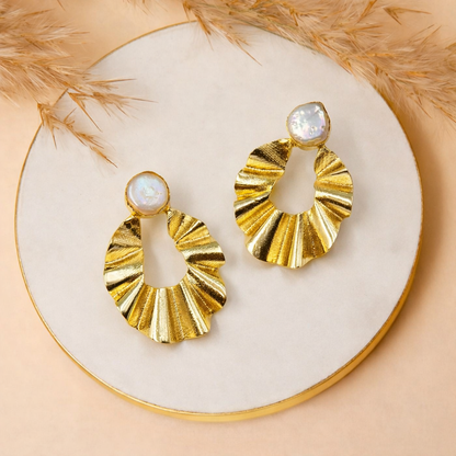 Gold Textured Pendant Necklace Set Modern Minimal Elegant Jewelry