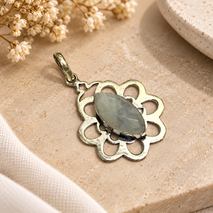 Rainbow Moonstone Floral Pendant Silver Gemstone Necklace Charm PEN202-SLV-NMS01