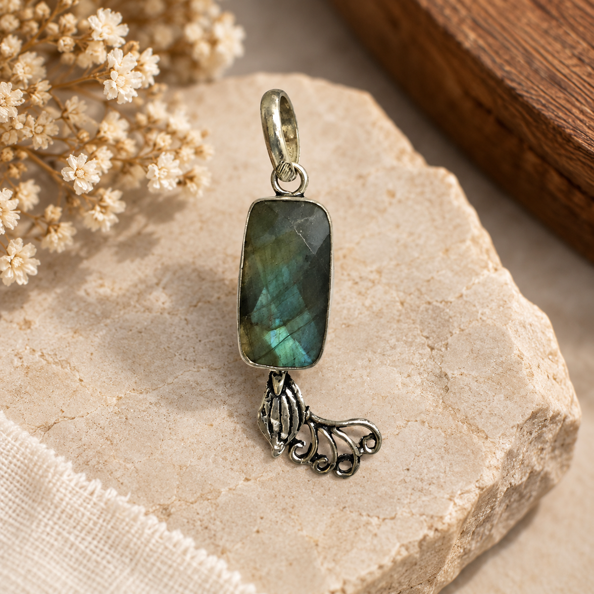 Labradorite Peacock Pendant Boho Vintage Silver Tone Jewelry PEN244-SLV-NLBD01