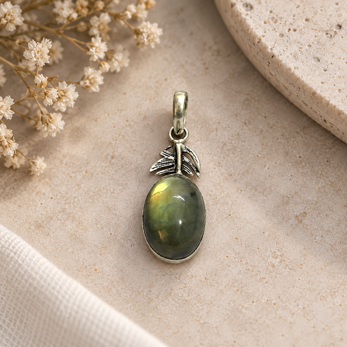 Labradorite Oval Leaf Pendant Boho Silver Tone Jewelry PEN247-SLV-NLBD01