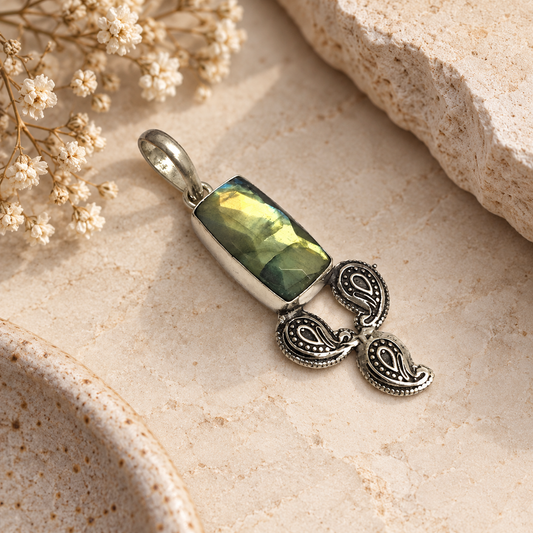 Labradorite Pendant Green Gemstone Paisley Boho Silver Jewelry PEN248-SLV-NLBD01