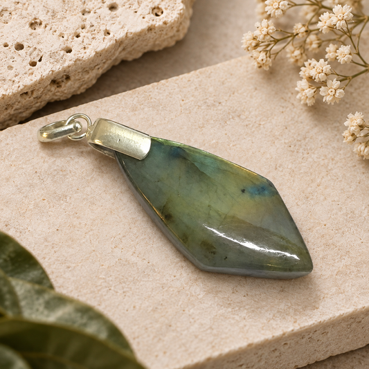 Labradorite Teardrop Pendant Natural Stone Silver Tone Jewelry PEN251-SLV-NLBD01