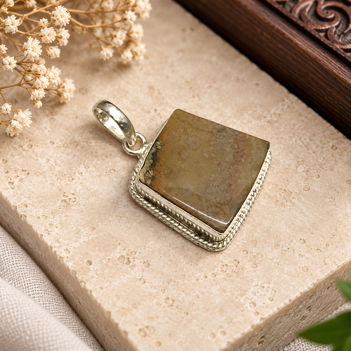 Natural Fossil Coral Pendant Beige Floral Pattern Jewelry PEN267-SLV-NFC01