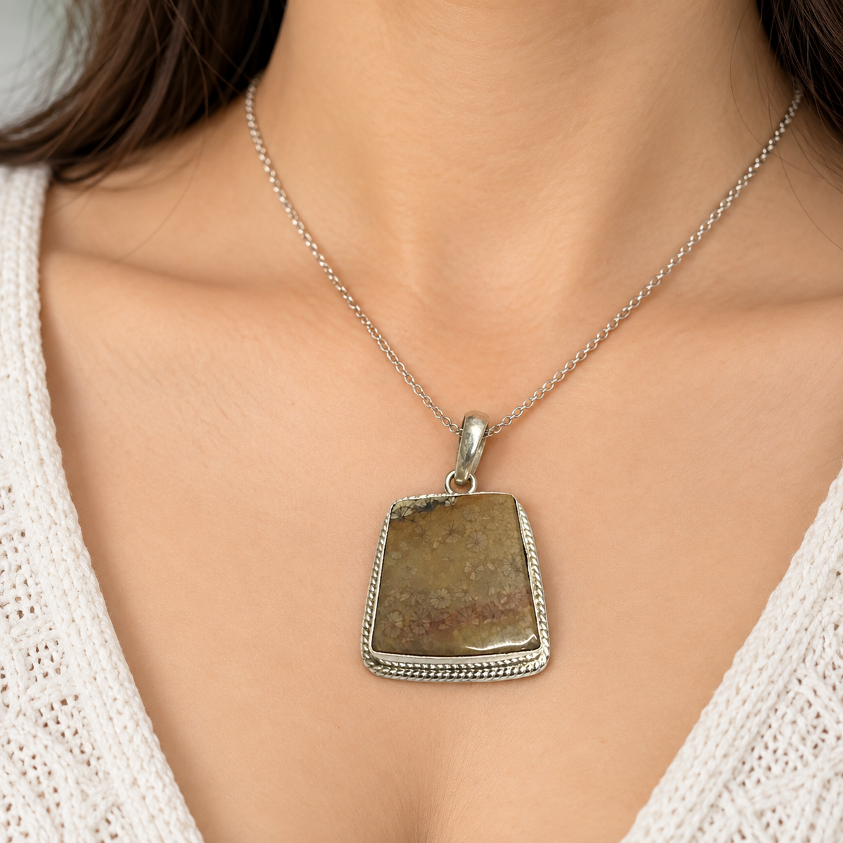Natural Fossil Coral Pendant Beige Floral Pattern Jewelry PEN267-SLV-NFC01