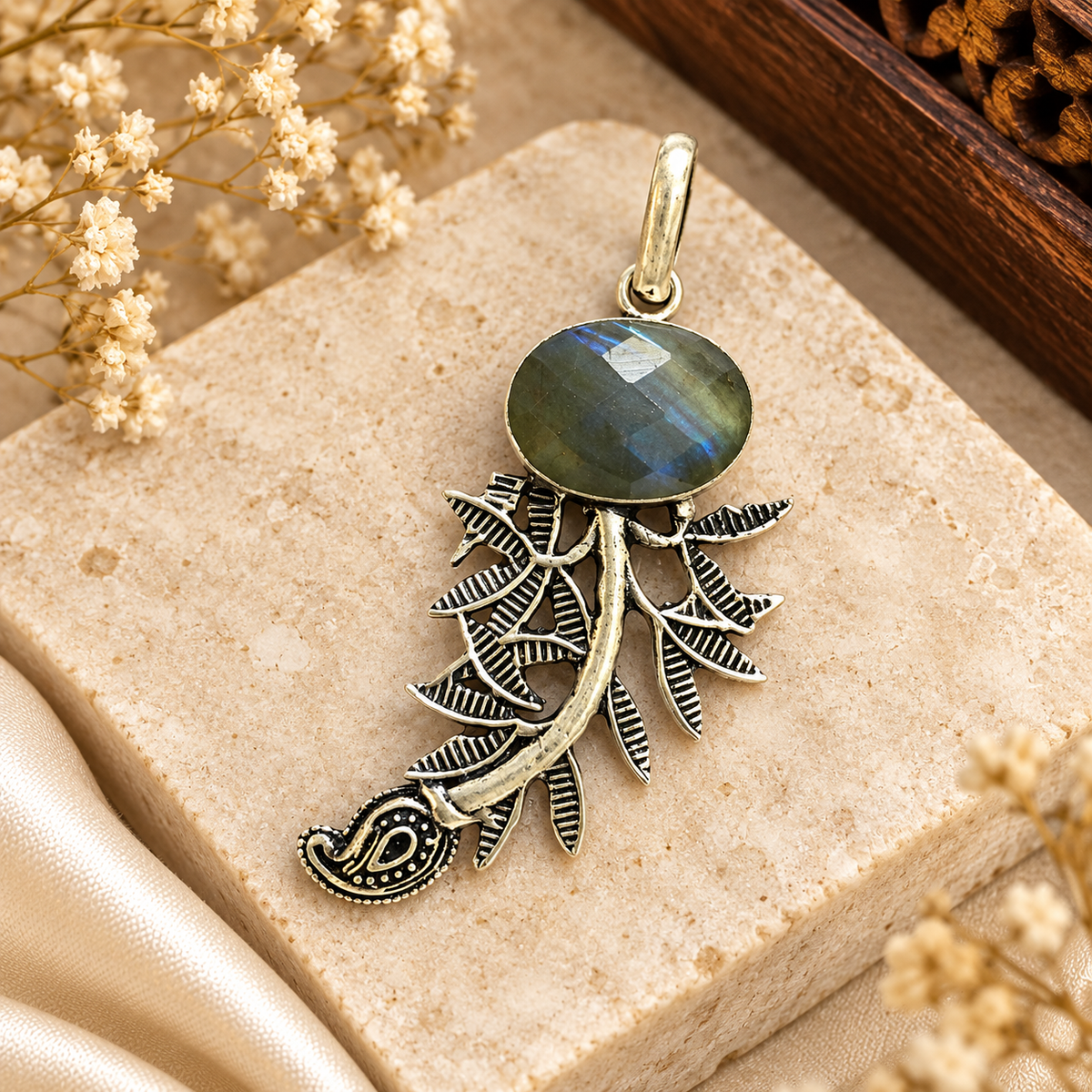 Labradorite Leaf Pendant, Boho Botanical Silver Statement Jewelry PEN299-SLV-NLBD01a