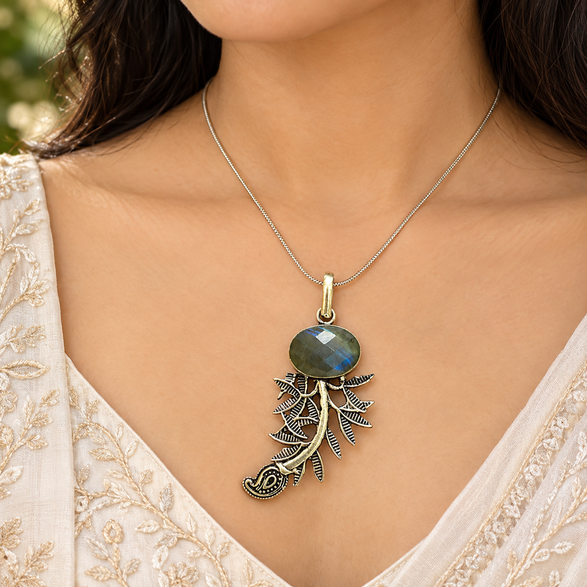 Labradorite Leaf Pendant, Boho Botanical Silver Statement Jewelry PEN299-SLV-NLBD01a