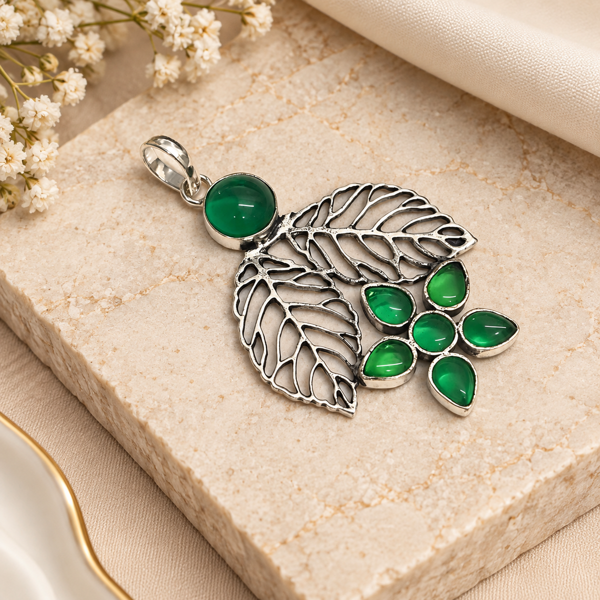 Green Gemstone Leaf Pendant Boho Botanical Silver Jewelry PEN358-SLV-LCD07