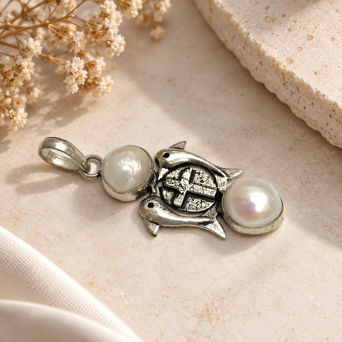 Pearl Sea Turtle Pendant, Ocean Inspired Silver Jewelry PEN412-SLV-NPRL02