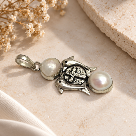 Pearl Sea Turtle Pendant, Ocean Inspired Silver Jewelry PEN412-SLV-NPRL02