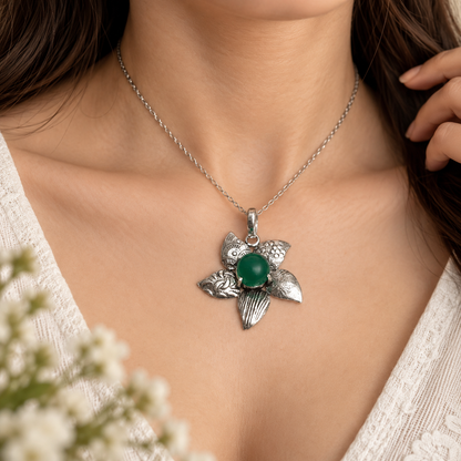 Green Onyx Gemstone Floral Pendant, Silver Tone Boho Jewelry PEN420-SLV-NGO01