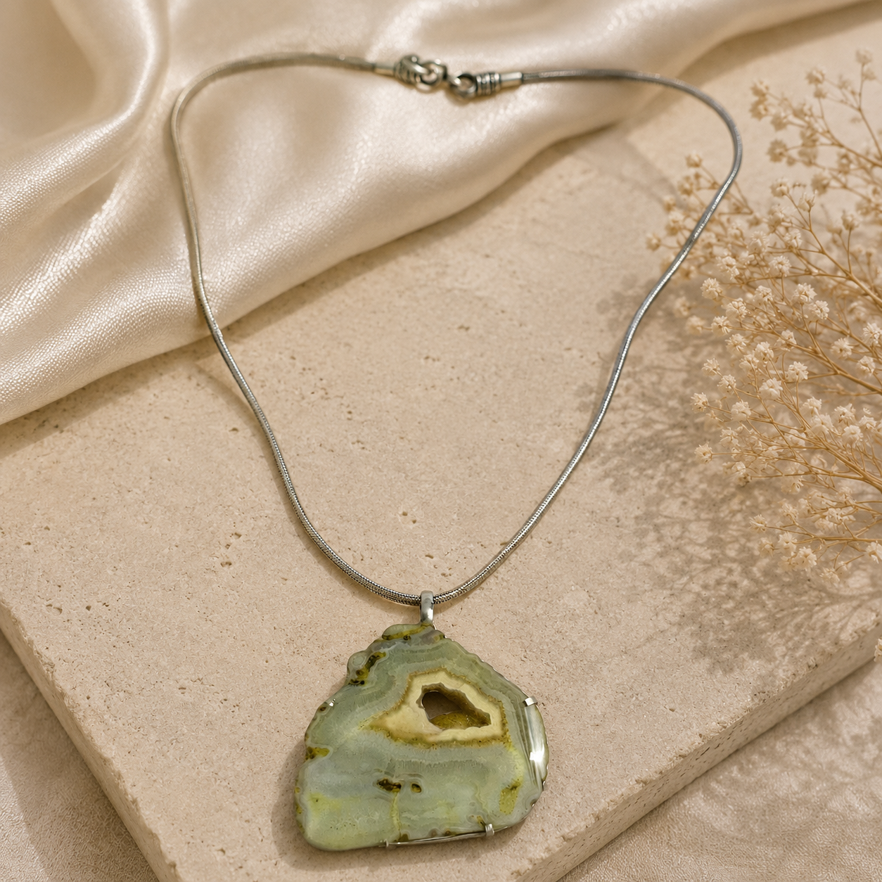 Natural Agate Slice Pendant, Silver Tone Boho Statement Jewelry PEN44-SLV-NSAG01