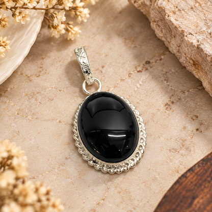 Black Onyx Stone Pendant Oval Gemstone Silver Tone Jewelry PEN454-SLV-NBO01