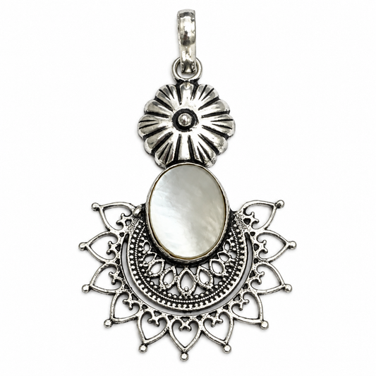 Mother of Pearl Sun Moon Pendant Boho Vintage Silver Jewelry PEN457-SLV-NMOP01