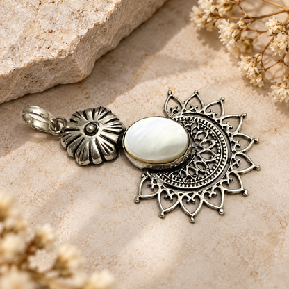 Mother of Pearl Sun Moon Pendant Boho Vintage Silver Jewelry PEN457-SLV-NMOP01