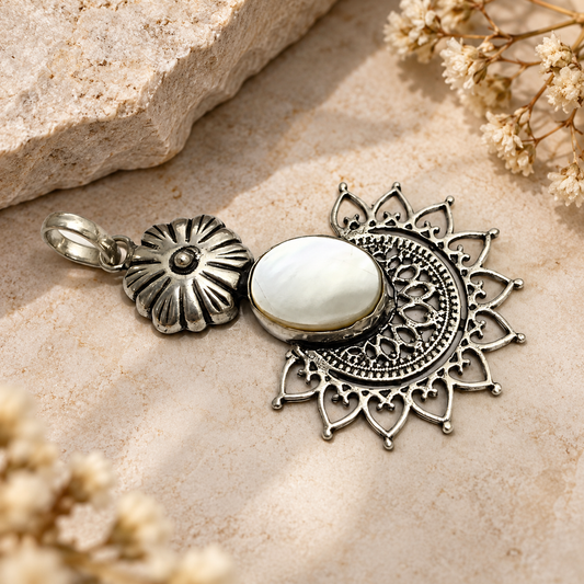 Mother of Pearl Sun Moon Pendant Boho Vintage Silver Jewelry PEN457-SLV-NMOP01