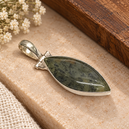 Moss Agate Pendant Green Gemstone Boho Silver Tone Jewelry PEN463-SLV-NMAG01