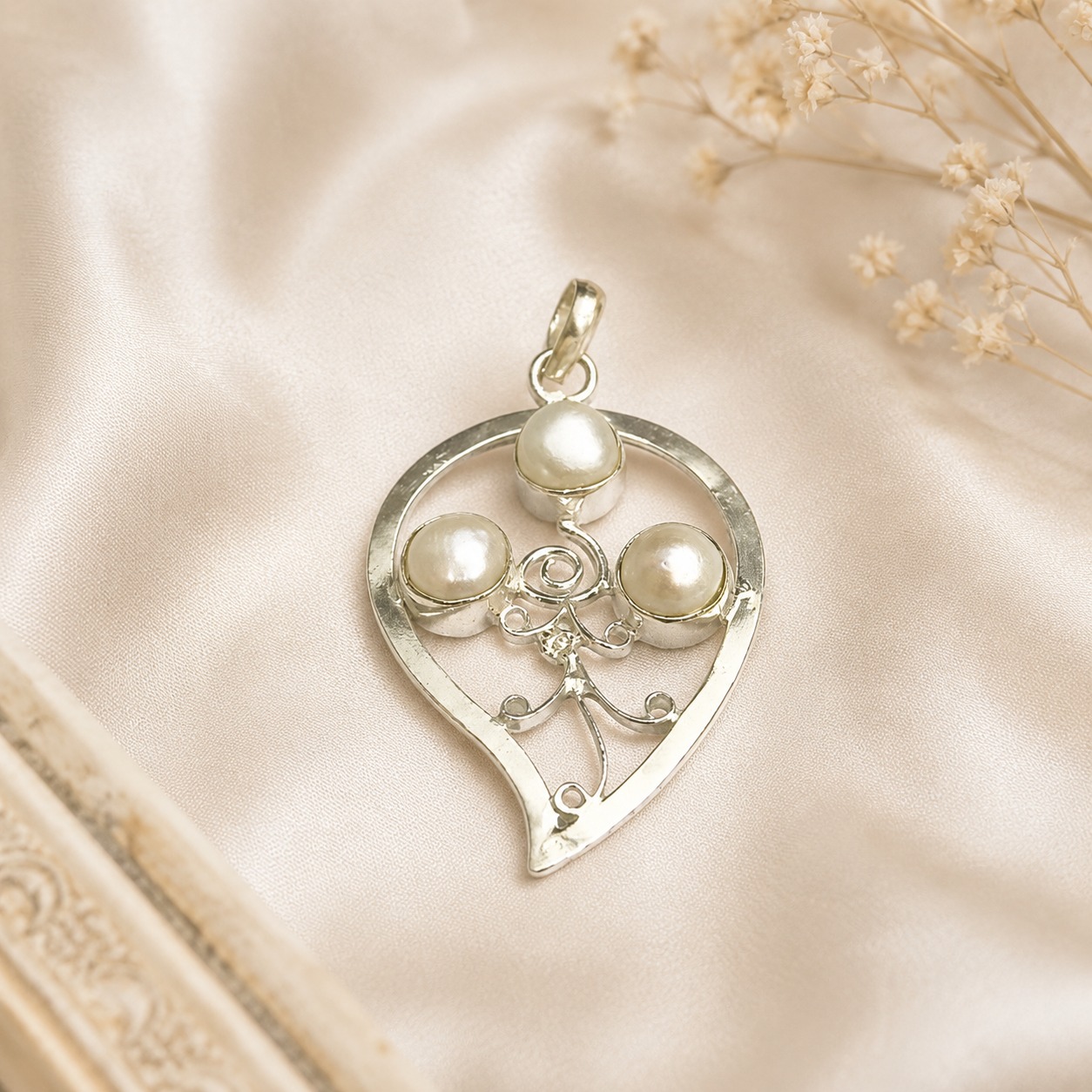 Pearl Heart Pendant Classic Bridal Elegant Statement Jewelry Gift PEN50-SLV-NPRL03