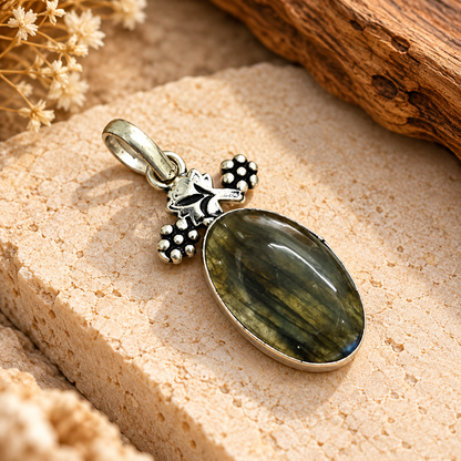 Labradorite Floral Pendant, Natural Gemstone Boho Jewelry PEN526-SLV-NLBD01