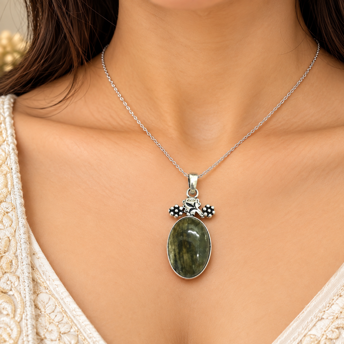 Labradorite Floral Pendant, Natural Gemstone Boho Jewelry PEN526-SLV-NLBD01