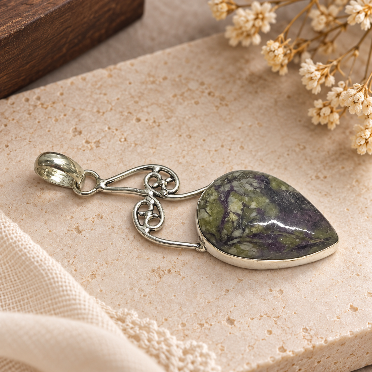 Natural Serpentine Gemstone Pendant Boho Artisan Jewelry PEN540-SLV-NSERP01