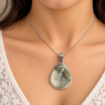 Natural Gray White Agate Pendant, Oval Gemstone Jewelry PEN588-SLV-NAG01