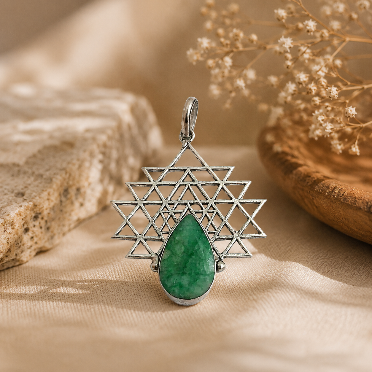 Emrald Gemstone Sri Yantra Pendant Sacred Geometry Boho Jewelry Gift PEN59-SLV-LEMD01