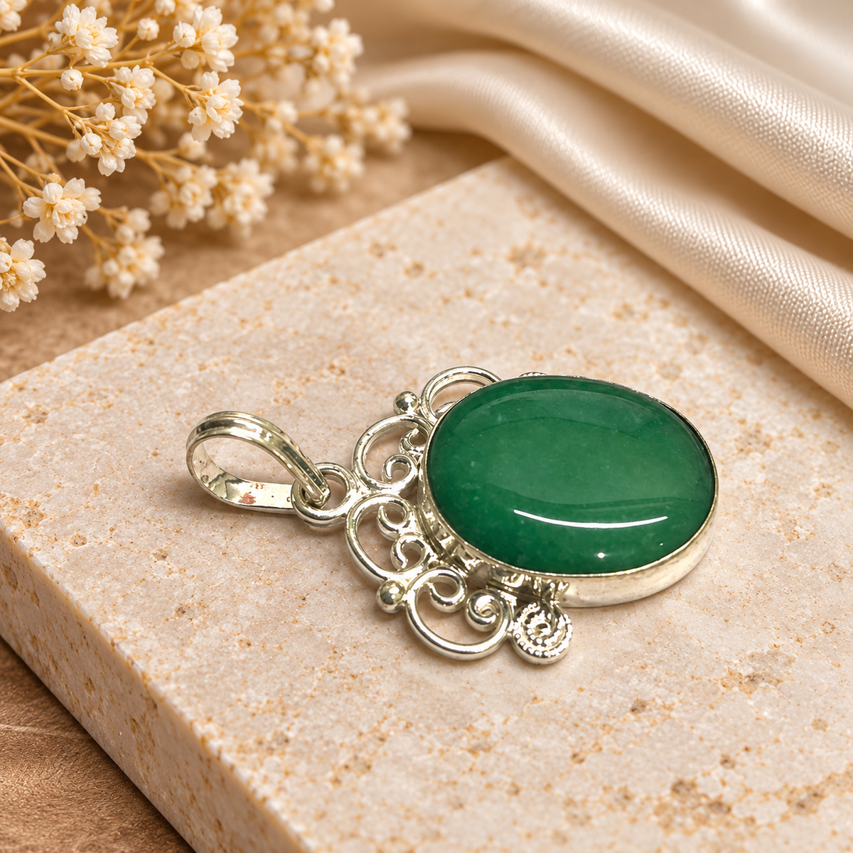 Green Onyx Pendant, Oval Gemstone Antique Silver Jewelry PEN600-SLV-NGO01
