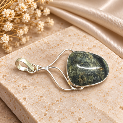 Kambaba Jasper Pendant in Silver Tone, Natural Stone Jewelry PEN613-SLV-NKJR01