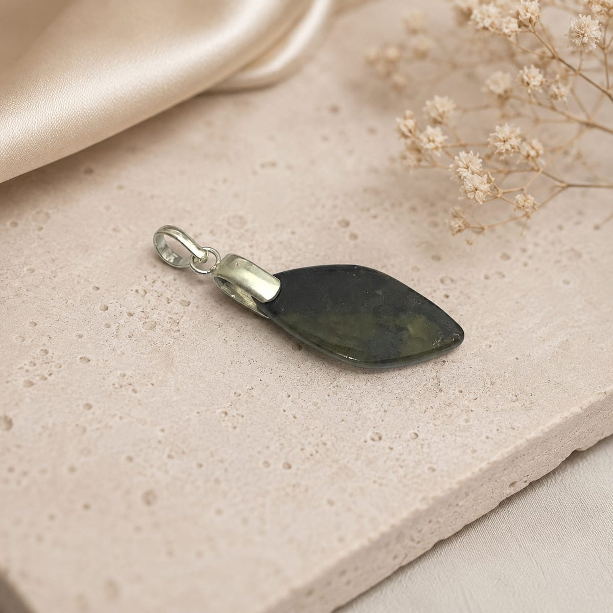Dark Green Labradorite Pendant, Minimal Silver Tone Jewelry PEN696-SLV-NLBD01