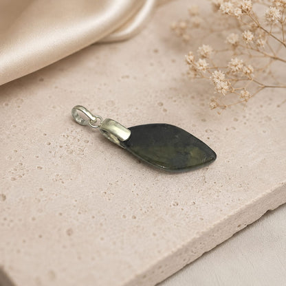 Dark Green Labradorite Pendant, Minimal Silver Tone Jewelry PEN696-SLV-NLBD01