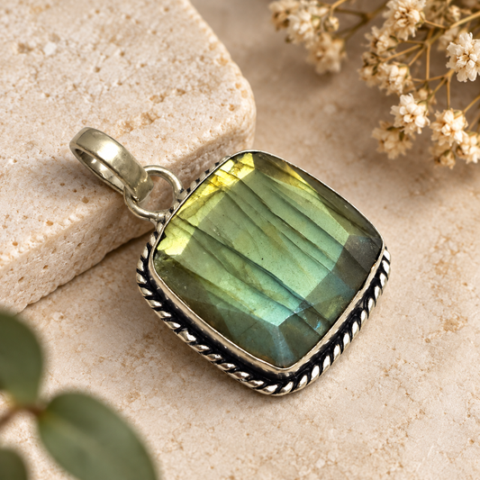 Green Labradorite Pendant Necklace, Antique Style Jewelry PEN701-SLV-NLBD01