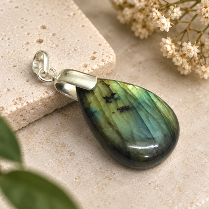Green Labradorite Teardrop Pendant, Vintage Boho Jewelry PEN702-SLV-NLBD01